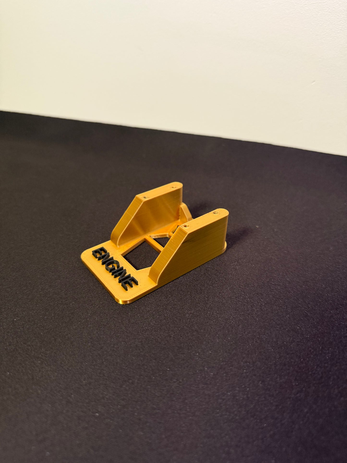 GOLDEN ENGINE MOUNT 1:8 FOR STORAGE